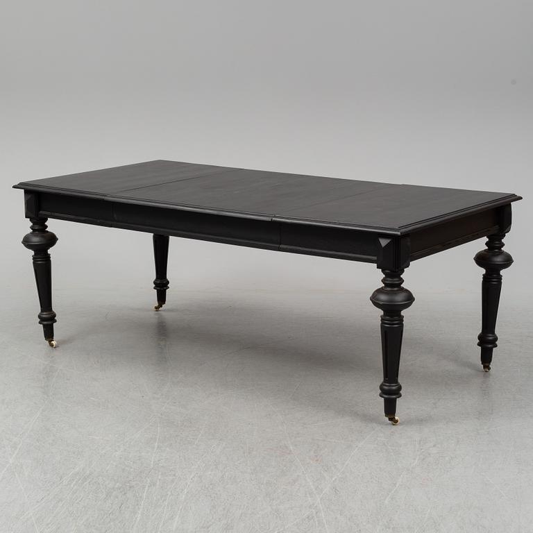 A dining table with an additional leave from around year 1900.