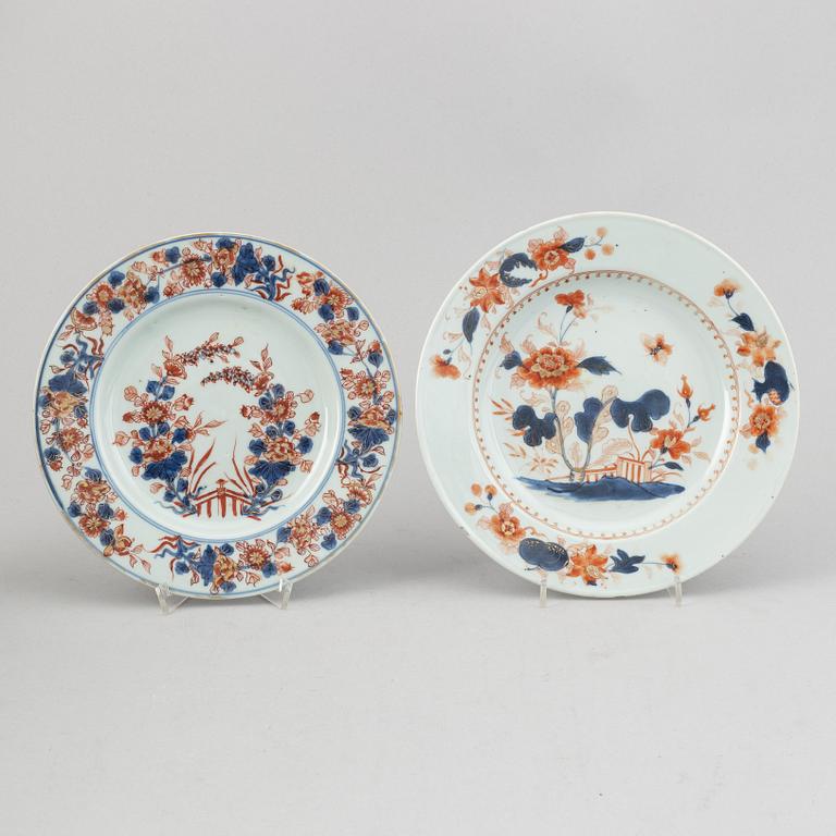 A group of 7 imari dishes, Qing dynasty, Qianlong (1736-95).