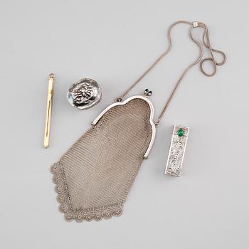 VÄSKA, DOSA, LÄPPSTIFT SAMT CHAMPAGNEVISP, silver, 1800/1900-tal. Vikt ca 154 g.