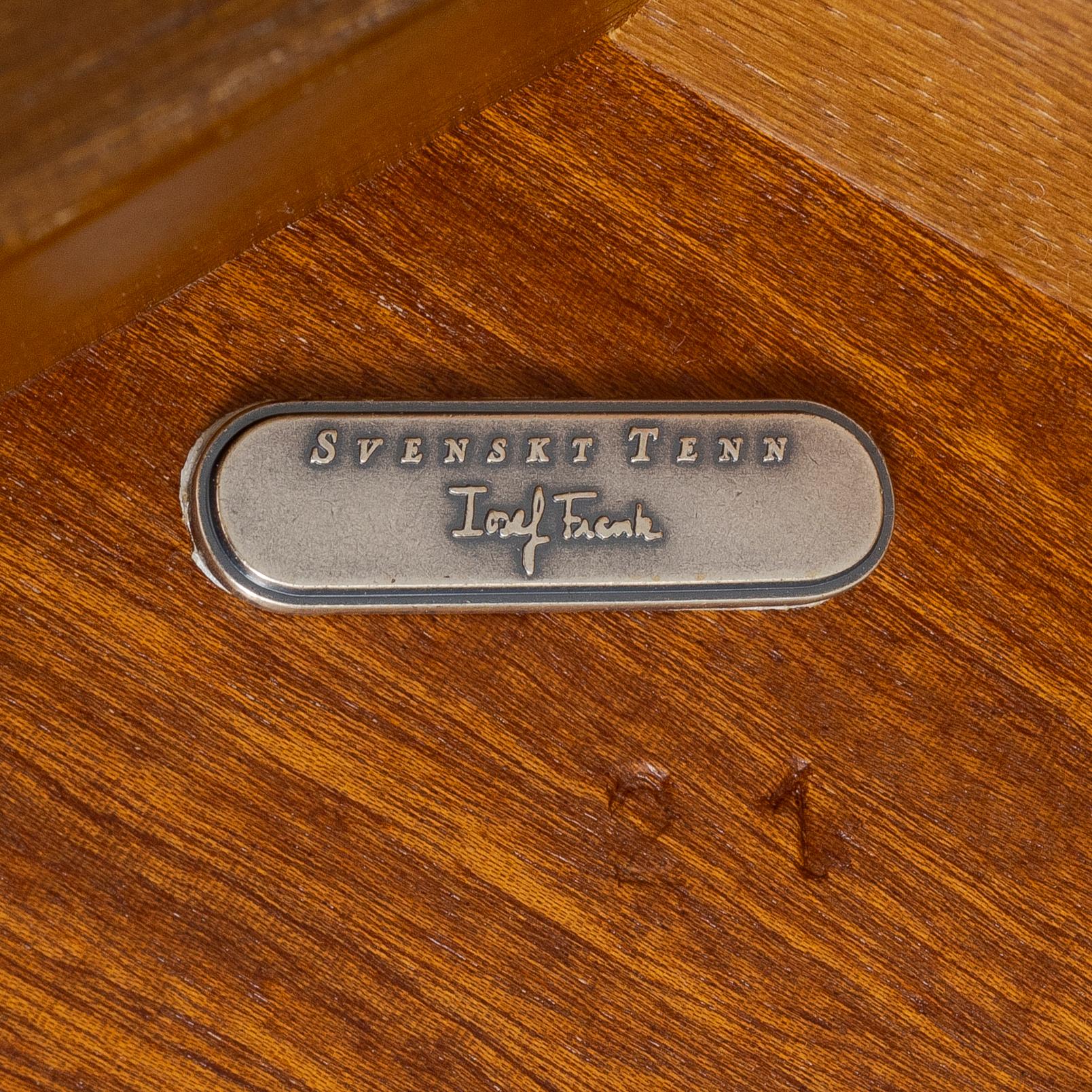 Josef Frank, soffbord, modell 2139, Firma Svenskt Tenn, efter 1985.