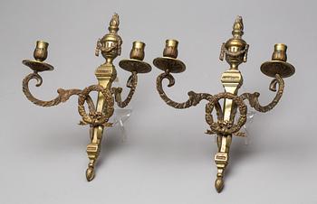 APPLIQUER, ett par. Louis XVI-stil. 1900-tal.