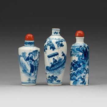 37. A set of three blue and white porcelain snuff bottles, Qing dynasty, 19th century.