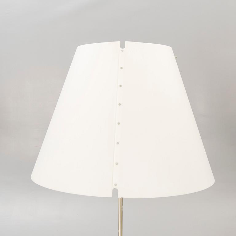 Paolo Rizzatto, golvlampor 2 st "Constanza" för Luceplan Italien formgiven 1986.