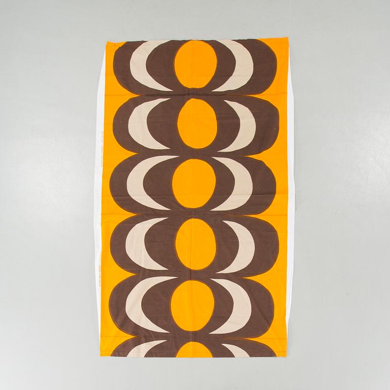 A textile by Maija Isola for Marimekko, model "Kaivo", dated 1965.