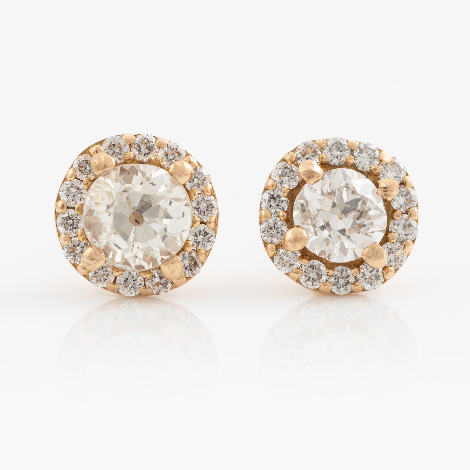 Earrings 18K gold with old-cut diamonds and side stones of brilliant-cut diamonds.