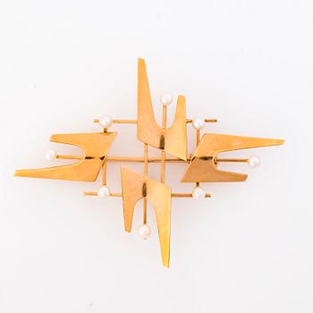 A 14K gold brooch with pearls by Astikainen, Reijo, Helsinki 1962.