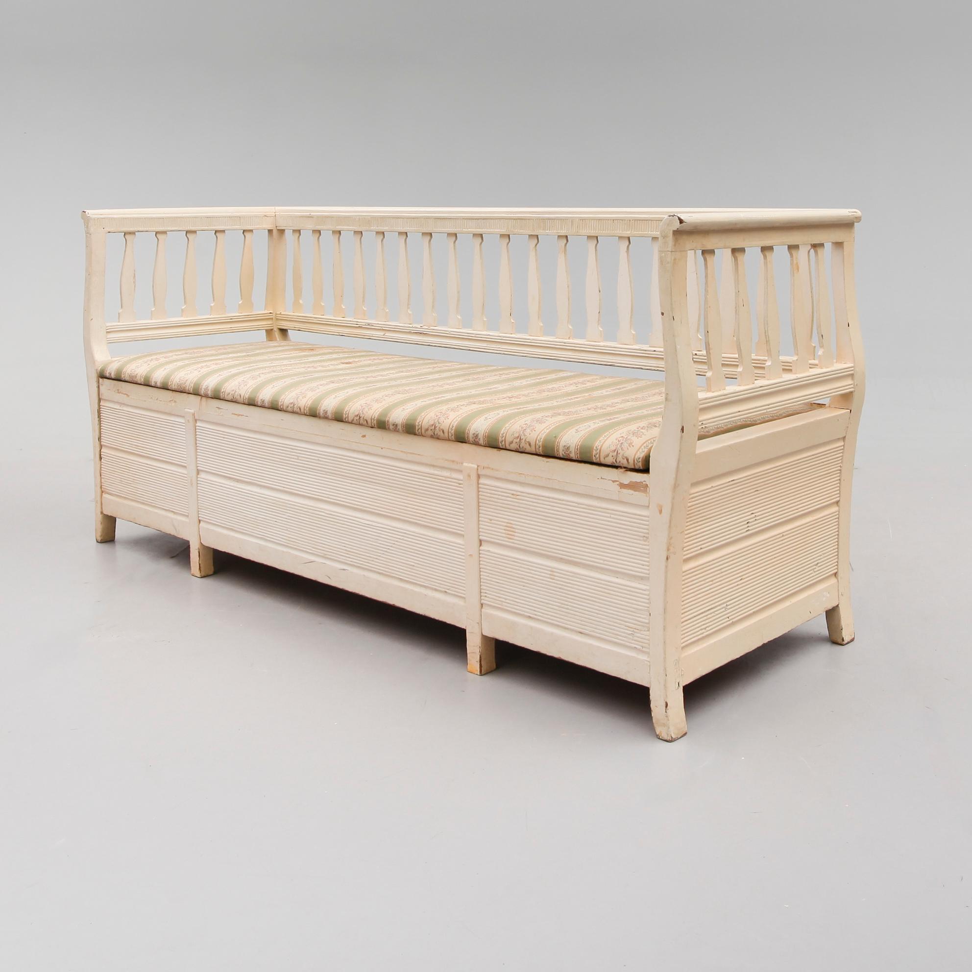 SOFFA, sengustaviansk, omkring år 1800.
