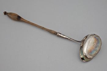 SOPPSLEV, silver samt trä, Johan Fredrik Hollman, Skänninge, verksam 1775-1828, otydl årsstämpel.