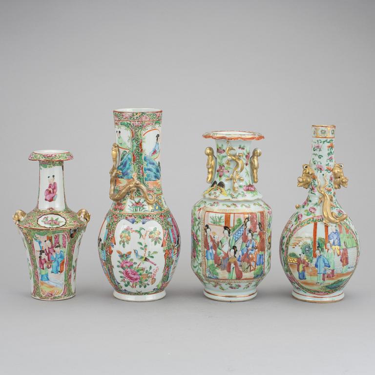 VASER, fyra stycken, porslin. Qing dynastin, Kanton, 1800-tal.