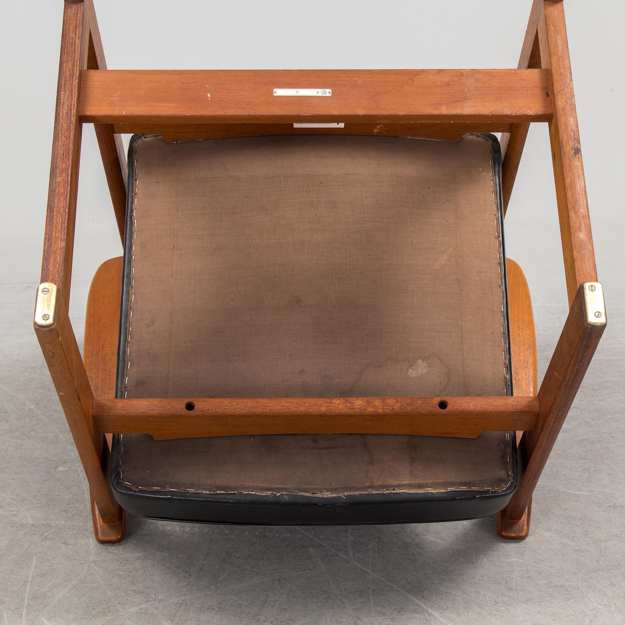 SVEN KAI-LARSEN, karmstol, etikettmärkt Sadelmakarmästarna samt brickmärkt Nordiska Kompaniet.