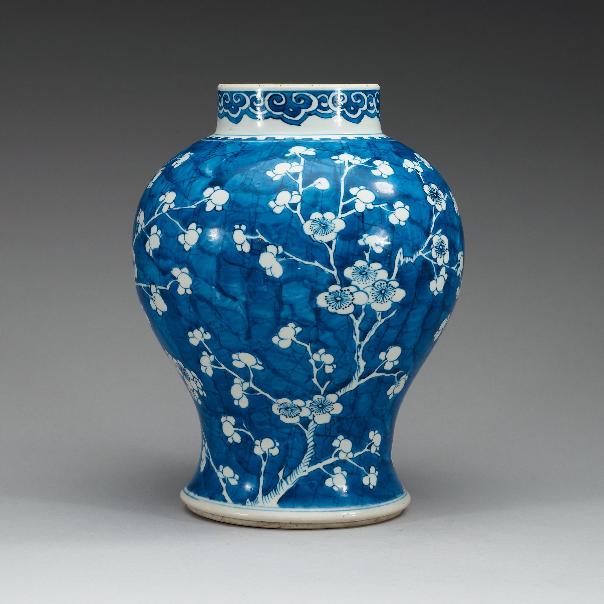 URNA, porslin. Qing dynastin, Kangxi (1662-1722).