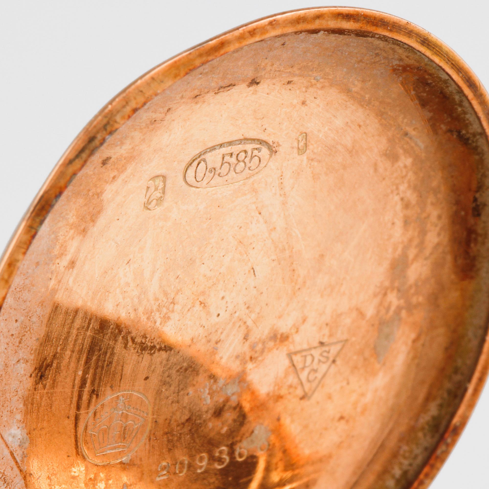 DOSA, 14K guld, vikt 13,7 gram.