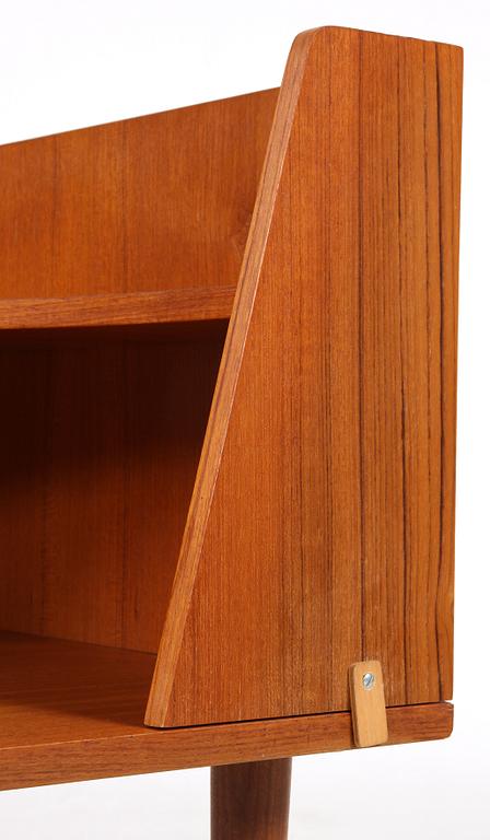 DAGBÄDD samt HÖRNBORD, märkt "Svane", 1900-talets mitt, Norge.