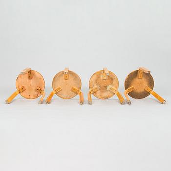 Alvar Aalto, jakkaroita, 4 kpl malli 60, O.Y. Huonekalu- ja Rakennustyötehdas A.B. 1900-luvun puoliväli.