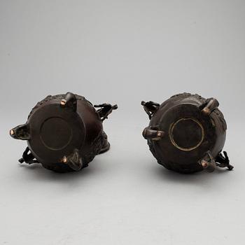 RÖKELSEKAR, ett par, brons, Japan, tidigt 1900-tal.