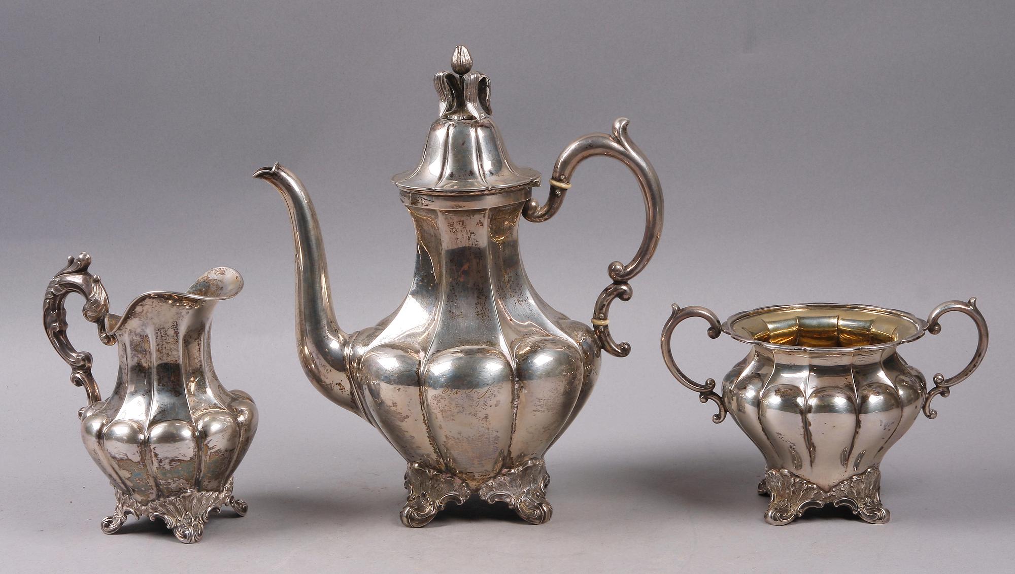 KAFFESERVISDELAR, 3 st, silver. C G Hallberg, Stockholm 1907 och Gustav Möllenborg 1854.