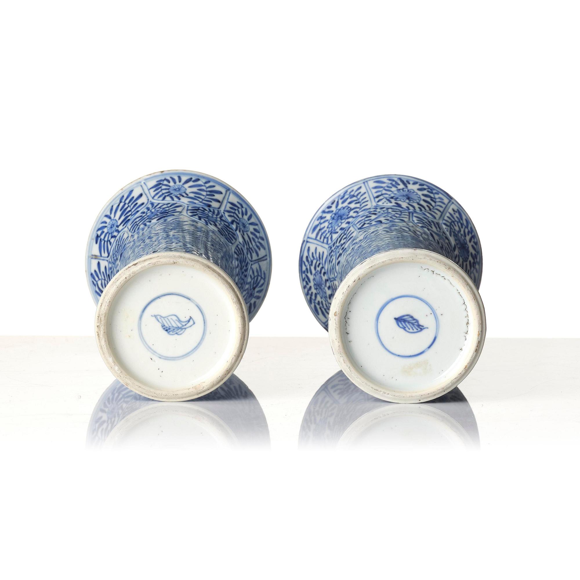 A pair of blue and white 'floral' vases, Qing dynasty, Kangxi (1662-1722).