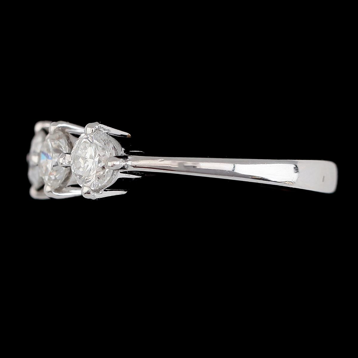 RING, 18K vitguld, briljantslipade diamanter tot ca 1.22 ct. Vikt ca 5 g.
