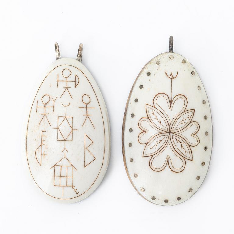 Bertil Fällman, hängsmycken 2 st signerade.