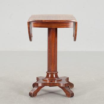 KLAFFBORD, Märkt Nordisk Kunst & Möbeletablissement Rasmus Nielsen, Bär datum "16/12-11". 1911.