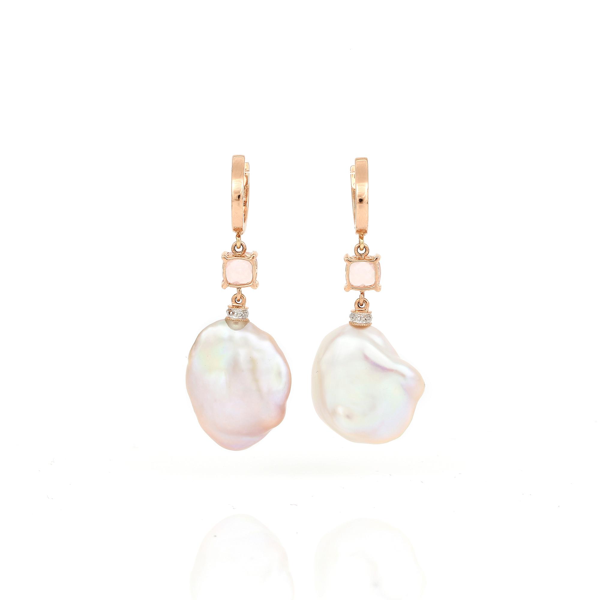 ÖRHÄNGEN, ett par, 14K rosa guld med barockformade sötvattenspärlor, rosa kvarts och små diamanter.  Total vikt ca 8 g.