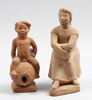 SKULPTURER, 2 st, lergods, David Wretling, sign. En dat 1959.