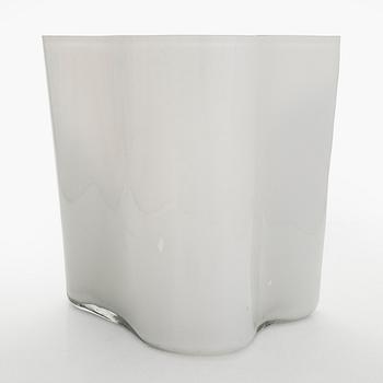 Alvar Aalto, A glass vase model 3031.