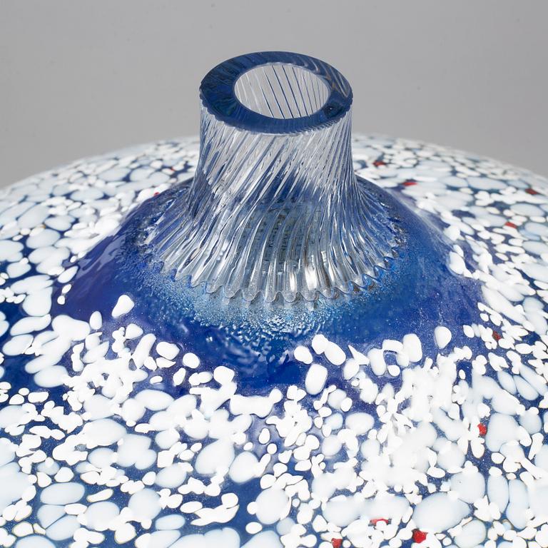 BERTIL VALLIEN, vas, glas, Kosta Boda, signerad.