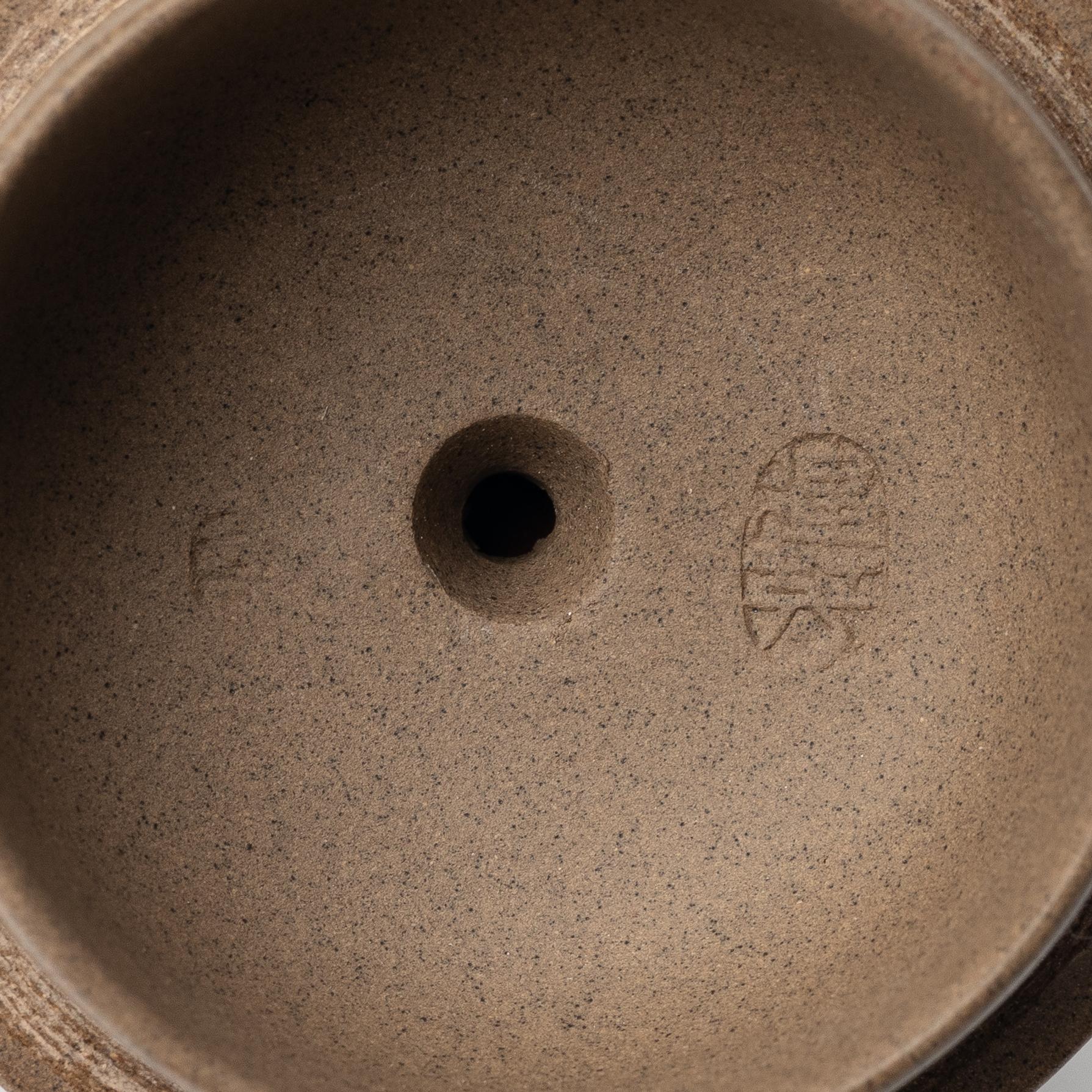 Two Chinese yixing teapots attributed to Gao Jianfang (b. 1956), China 1980s.