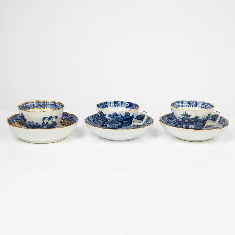 Seven pieces of blue and white Chinese porcelain, Qing Dynasty, Qianlong and Kangxi and a Transition dish, 17th Century.