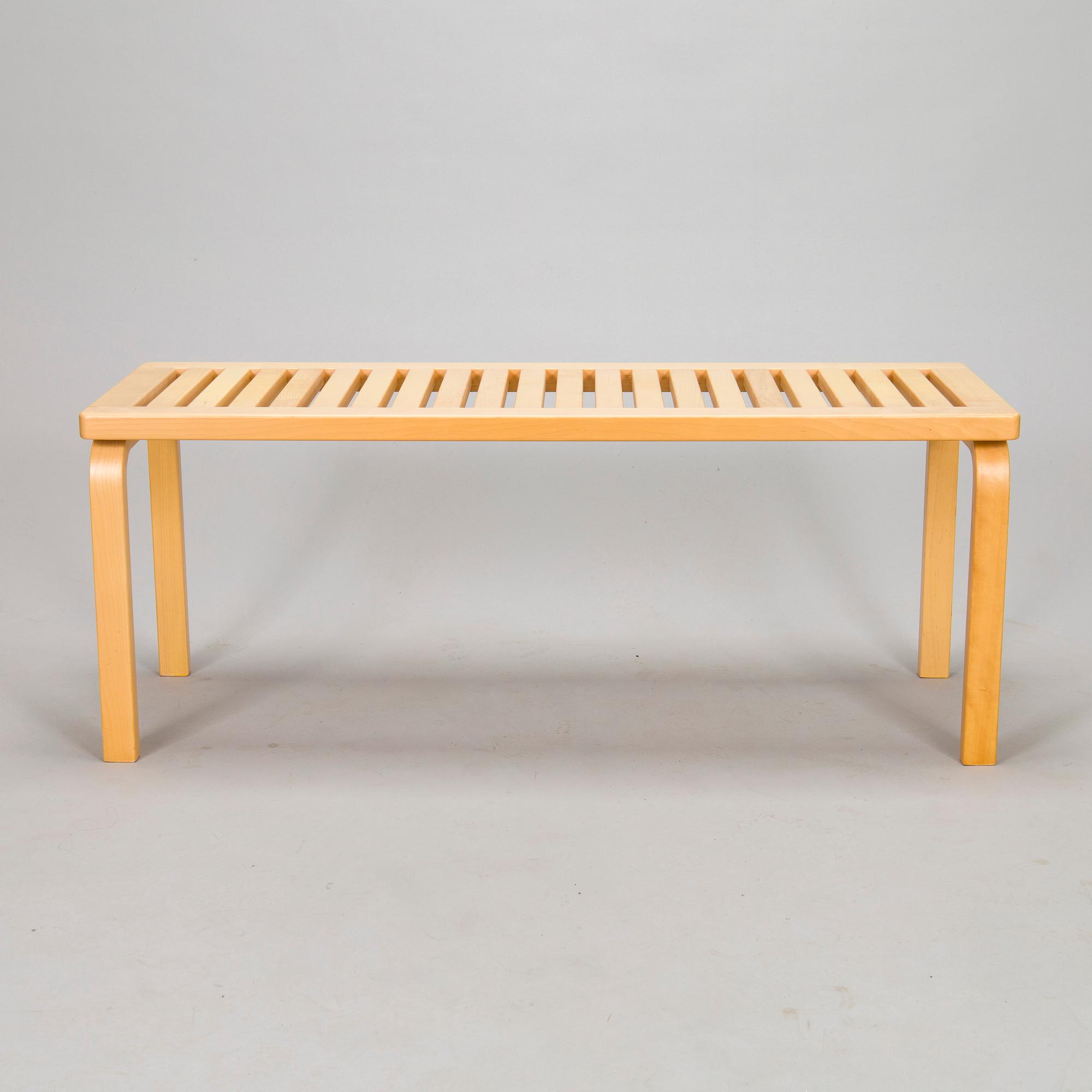 Alvar Aalto, bänk, modell 153A, Artek 2000-tal.