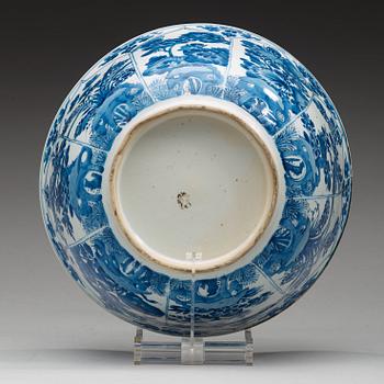 A blue and white punch bowl, Qing dynasty, Kangxi (1662-1722).