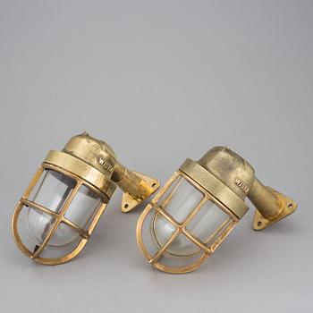 FARTYGSARMATURER/MÄSSLAMPETTER, 2 st, "Wiska" modellnr 1131, 1900-tal.
