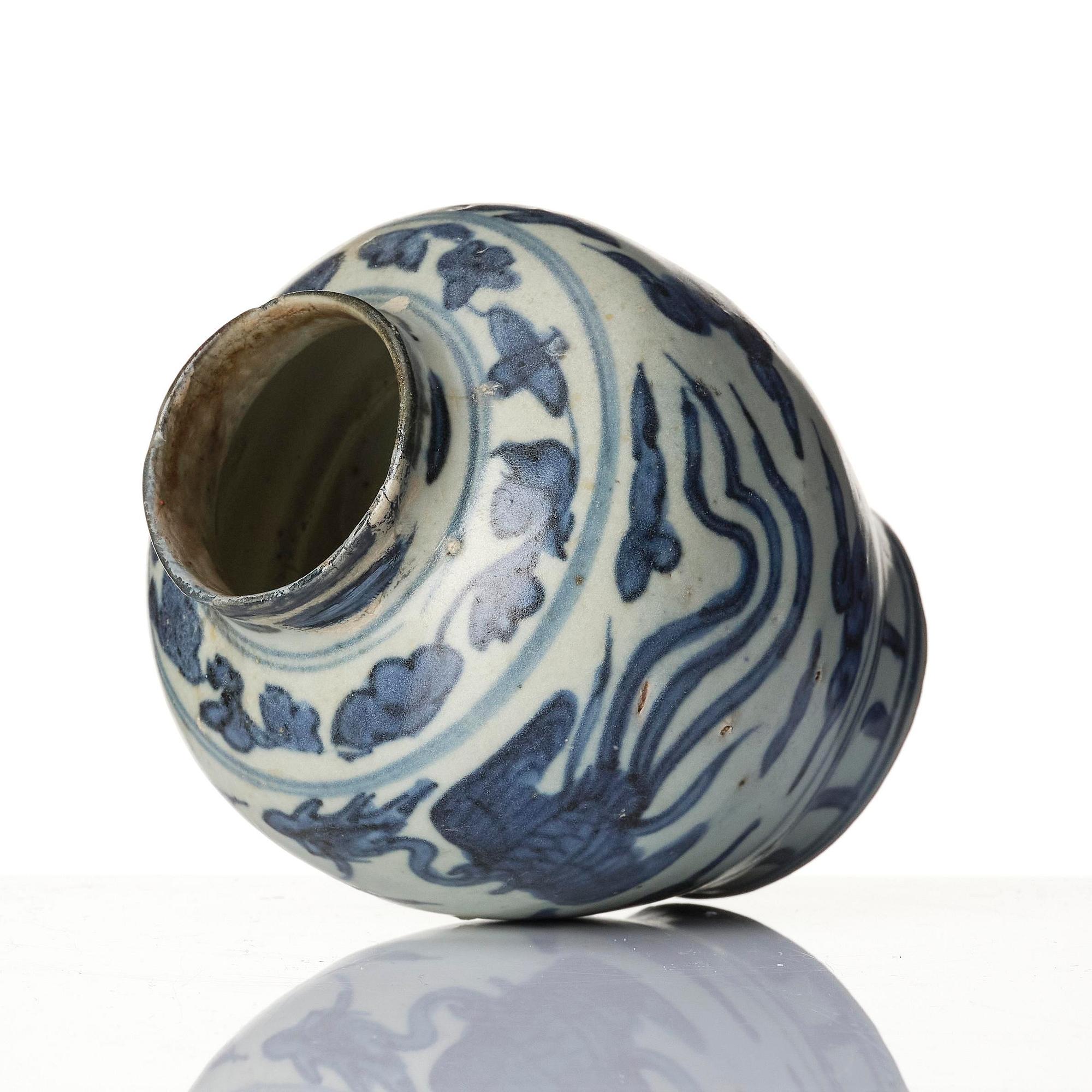 A blue and white jar, Ming dynasty, Jiajing, 16th century.