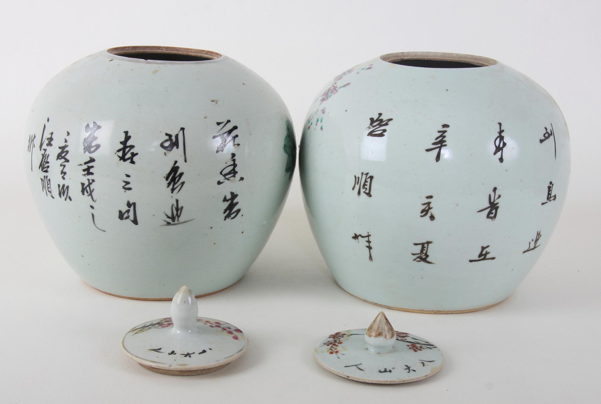 BOJANER MED LOCK, ett par, porslin. Kina, (Tao Kwang), 1800-tal,