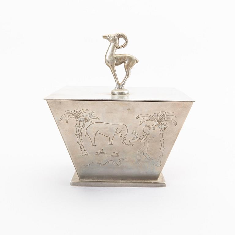 A Harald Nilsson 1930 pewter box with lid.