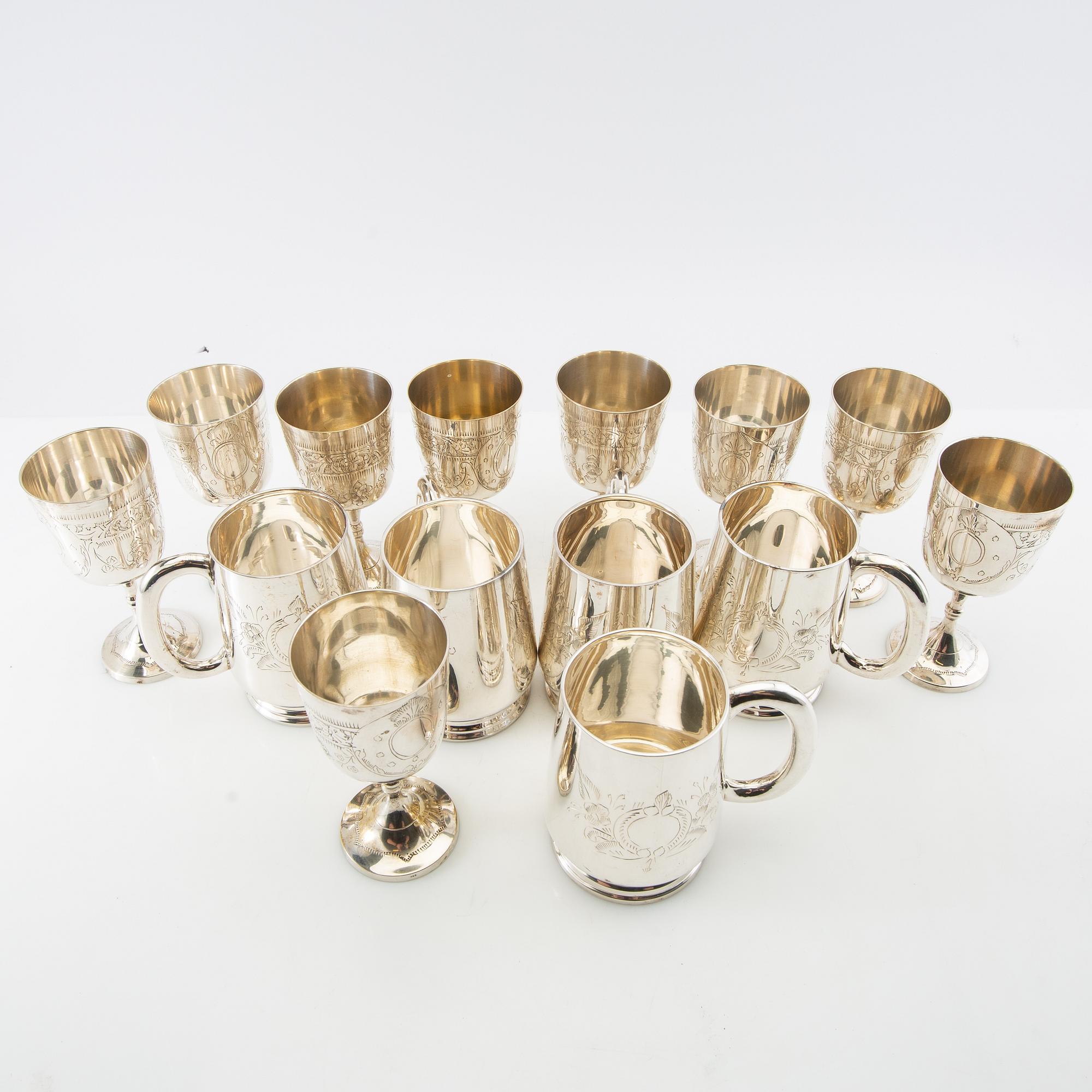 Ölbägare och Gluhwein-bägare 14 st 1900-tal nysilver.