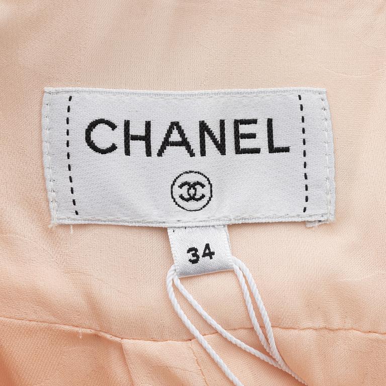 Chanel, a cotton bouclé skirt, size 34.