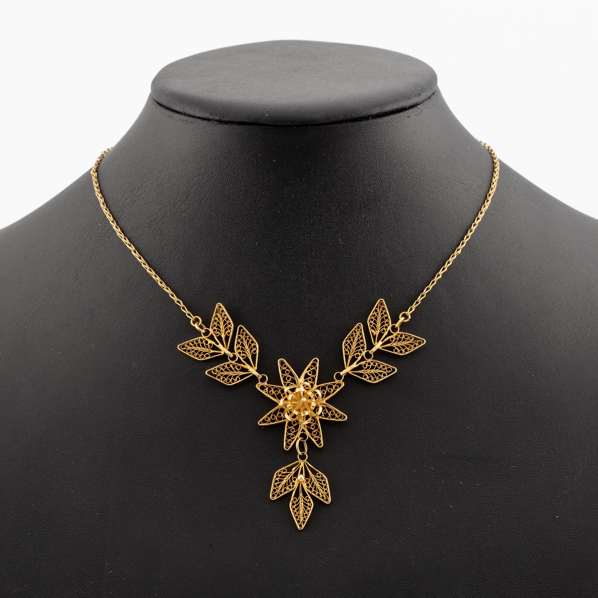 Necklace, 18K gold, filigree work.