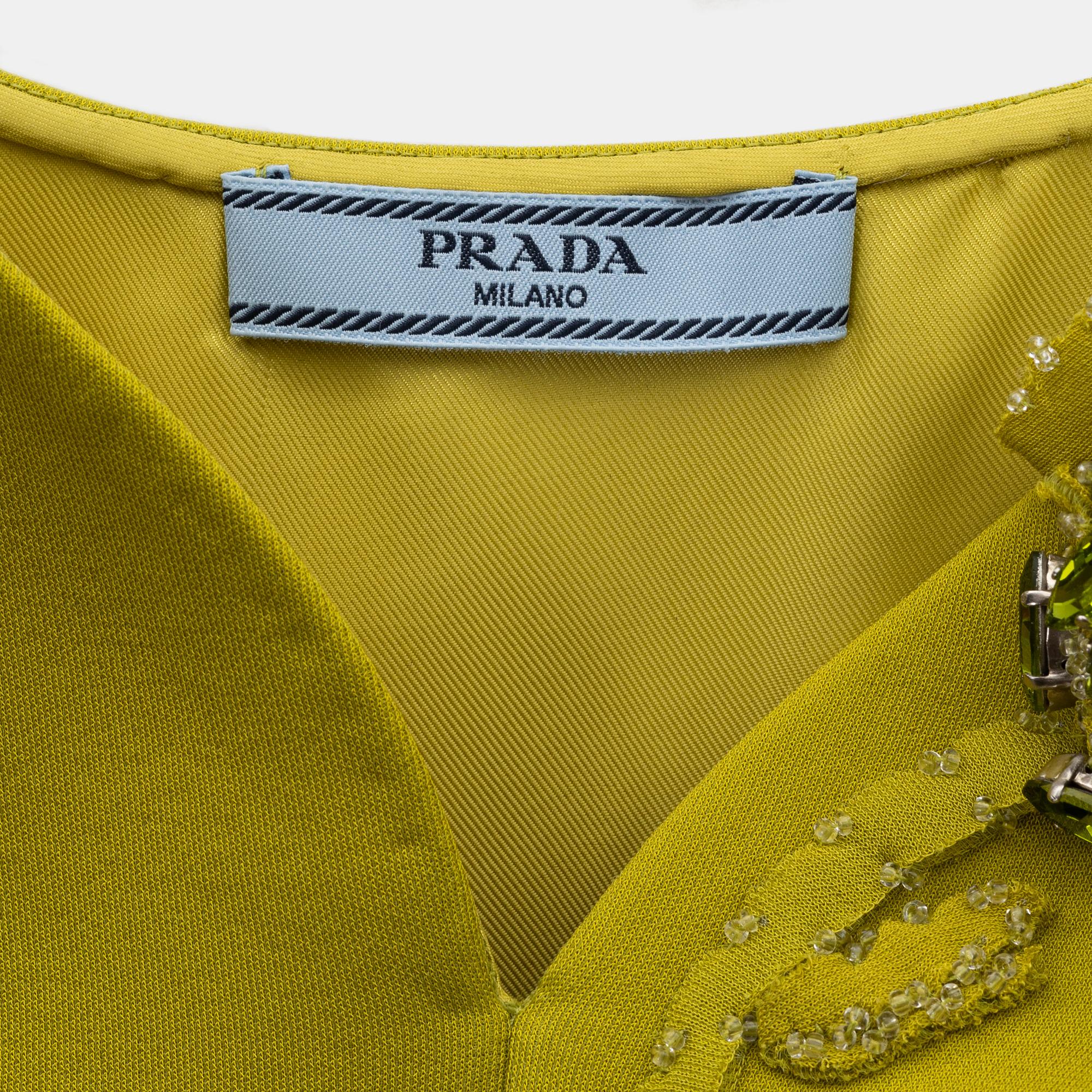 Prada, set med byxa samt topp, storlek 36.