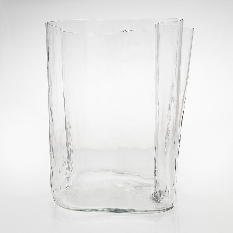 Alvar Aalto, vase, 3031, signed Alvar Aalto for Iittala 1960s.