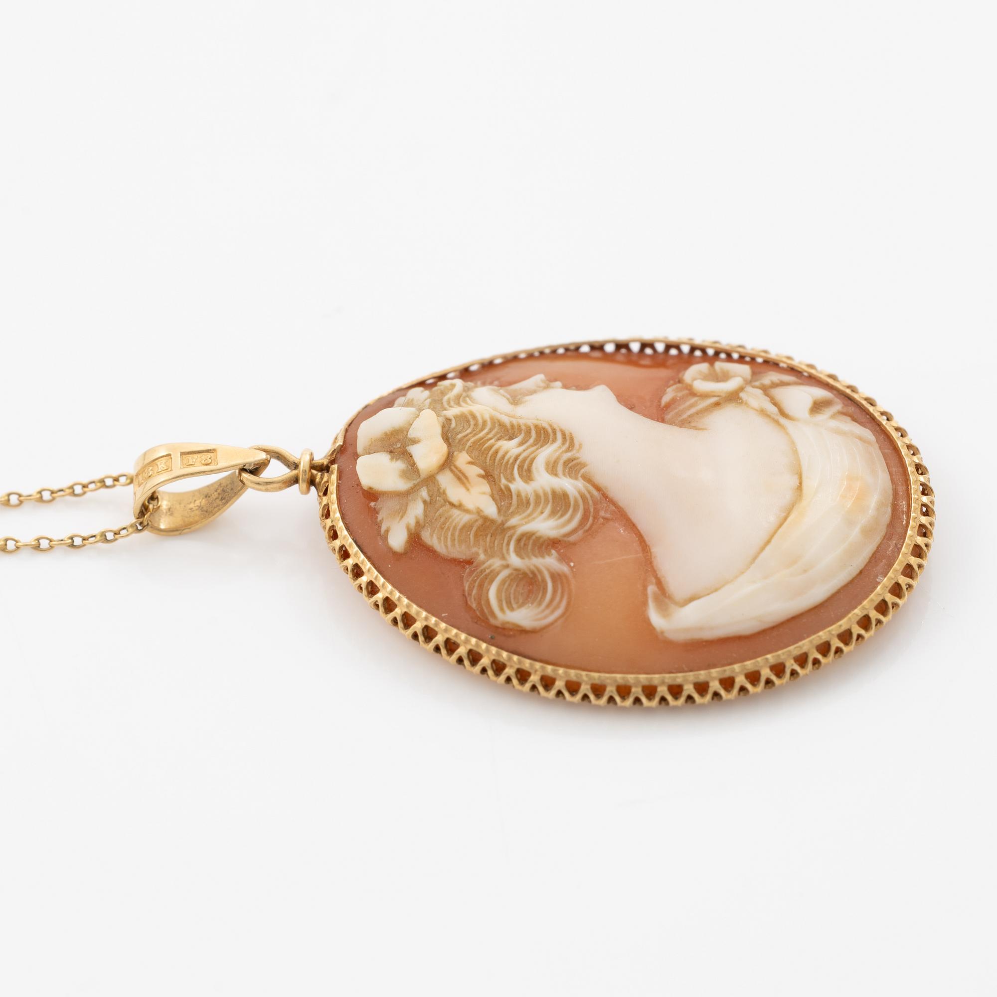 Pendant, 18K gold with a shell cameo and chain, 18K gold.
