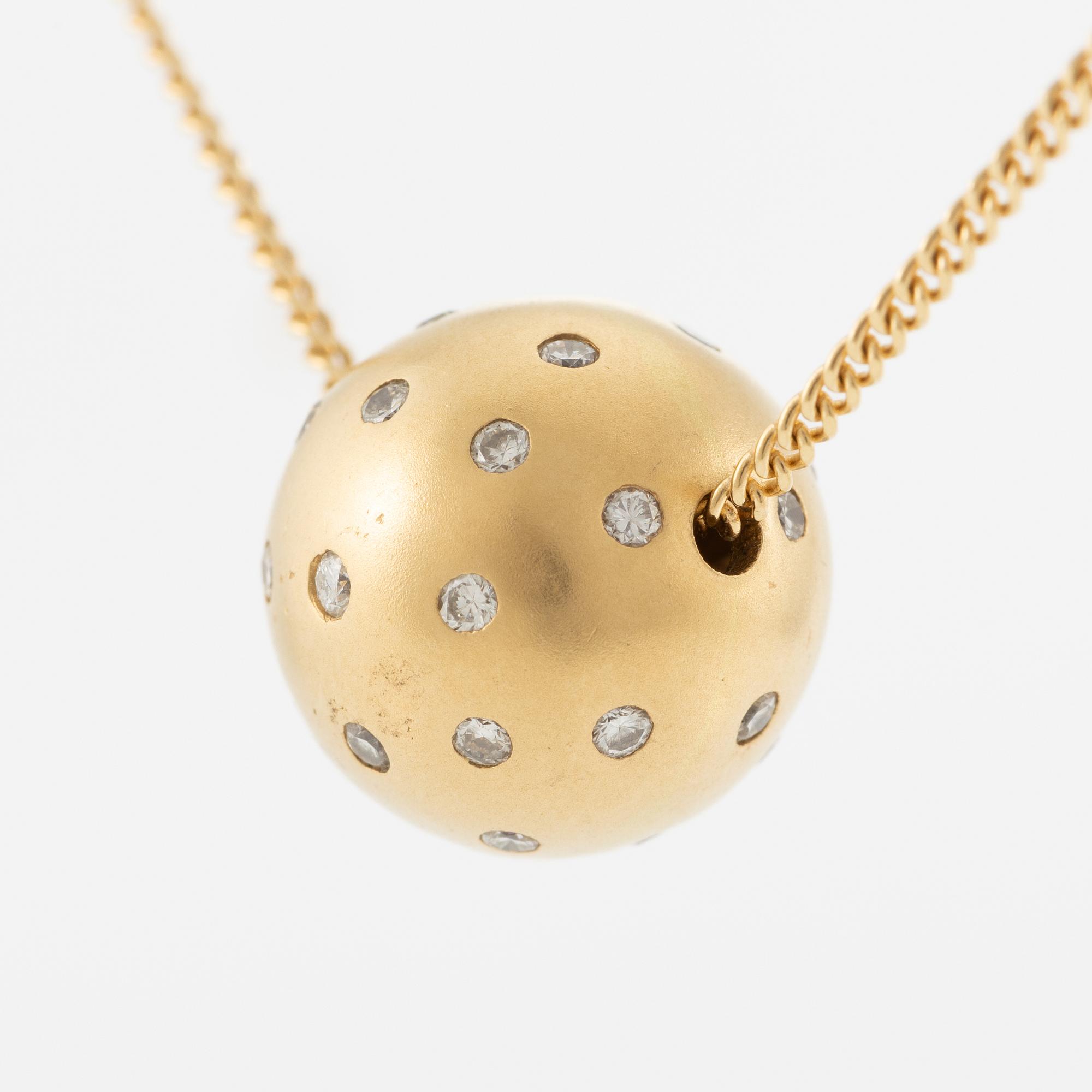 Necklace 18K gold with brilliant-cut diamonds.