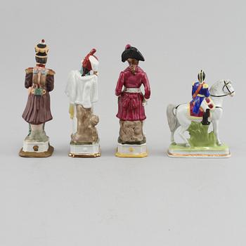 FIGURINER, 4 st, porslin, 1900-talets andra hälft.