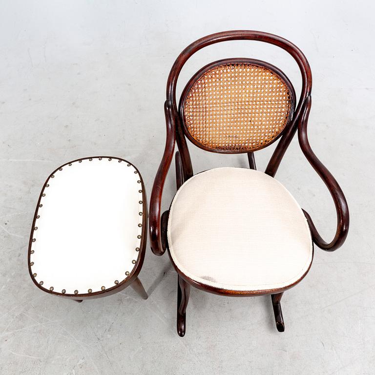 Barngungstol av Thonet samt pall, 1900-talets första hälft.