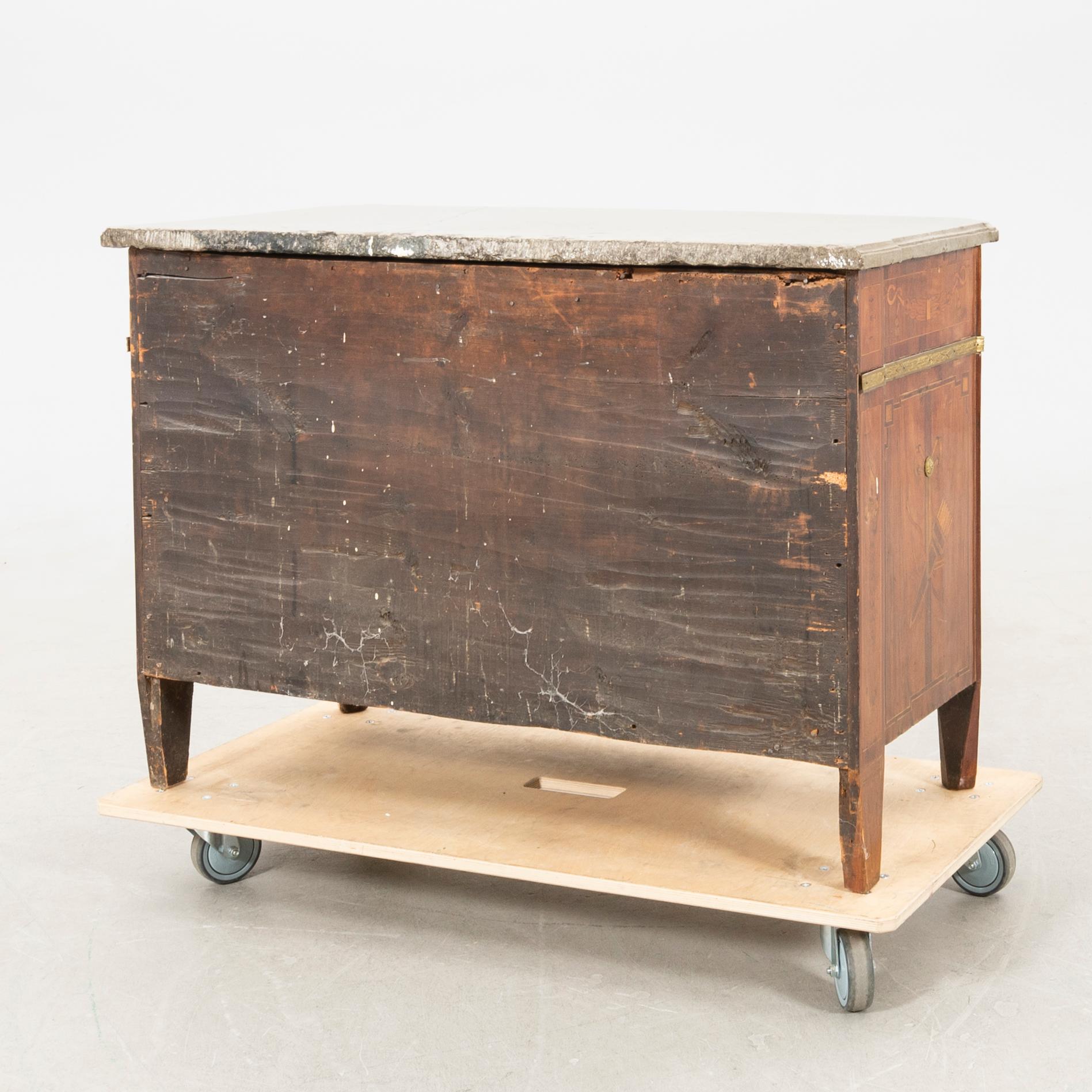 Chest of drawers, attributed to Jonas Hultsten (master in Stockholm 1773-1794), Gustavian.