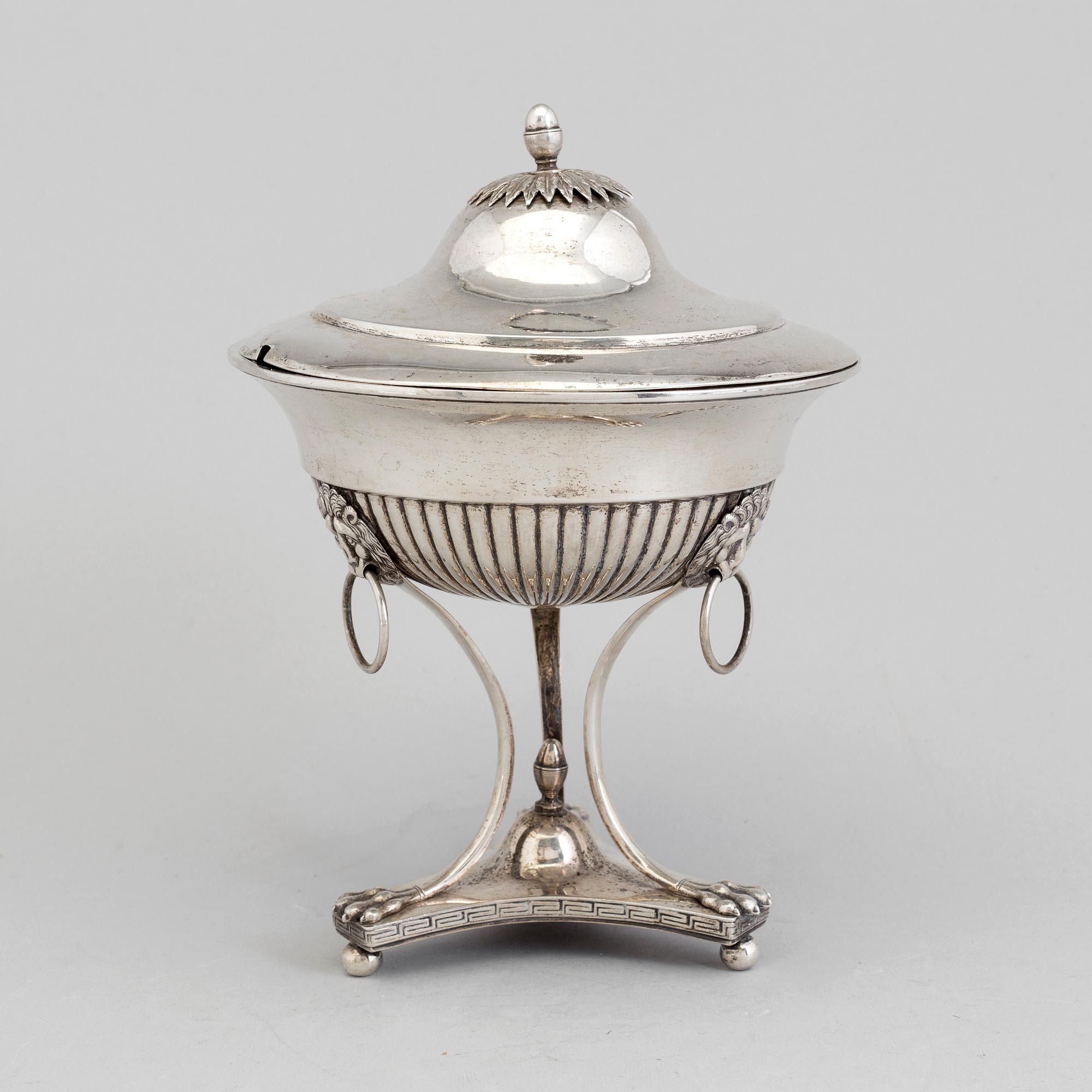 A silver sugar box by PETTER ANDERS SJÖGREN, Stockholm, 1820.