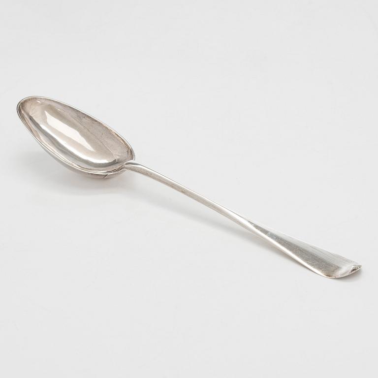 Friedrich Heinrich Klinck, tarjoilulusikka, hopea, Tukholma 1740.