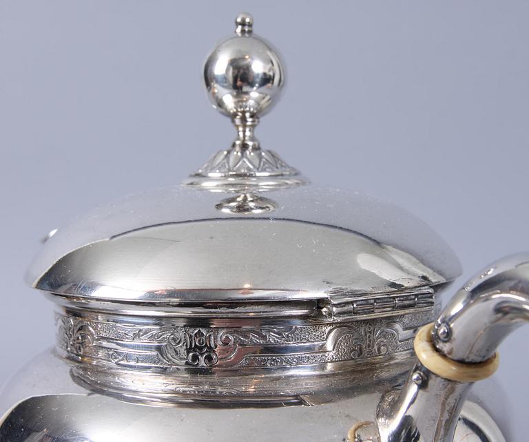 KAFFESERVIS, 3 delar, silver. Stockholm, 1908. 940 gram.