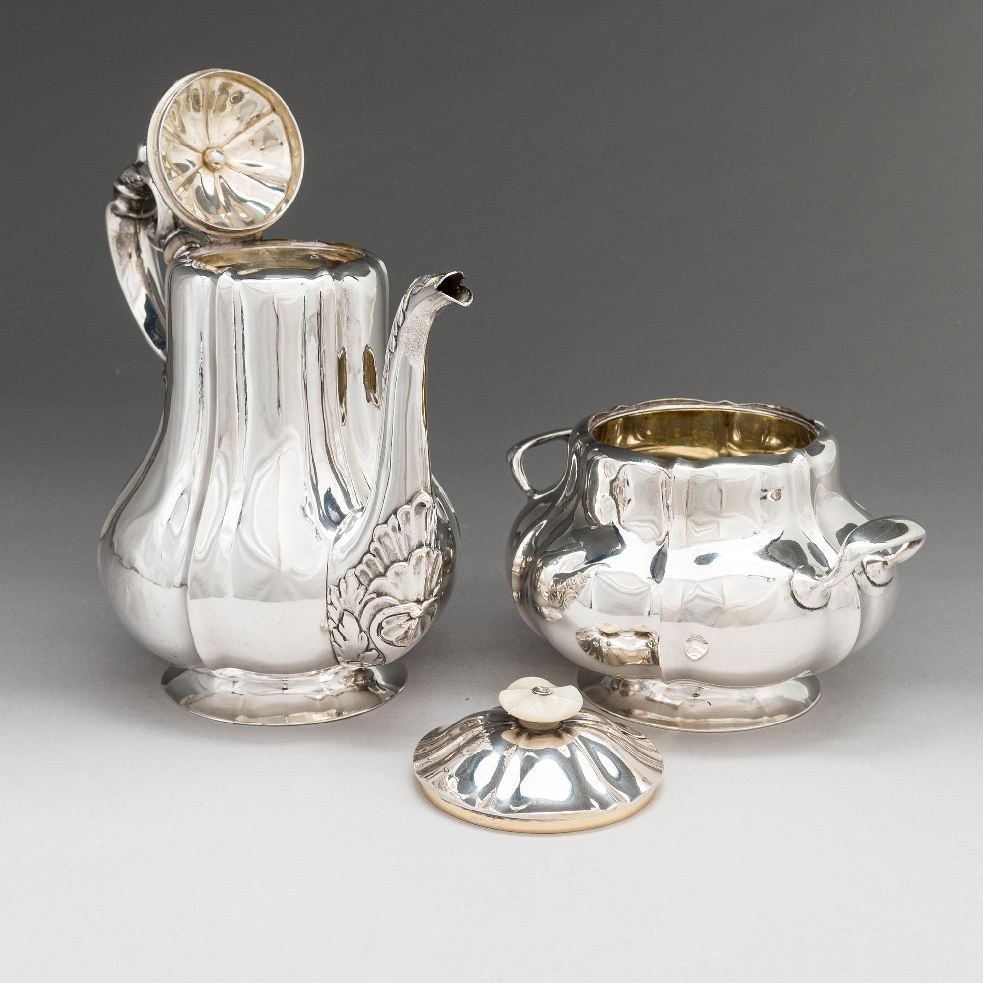 Alexander Kordes, Kaffekanna och sockerskål, silver, S:t Petersburg, Ryssland 1858.